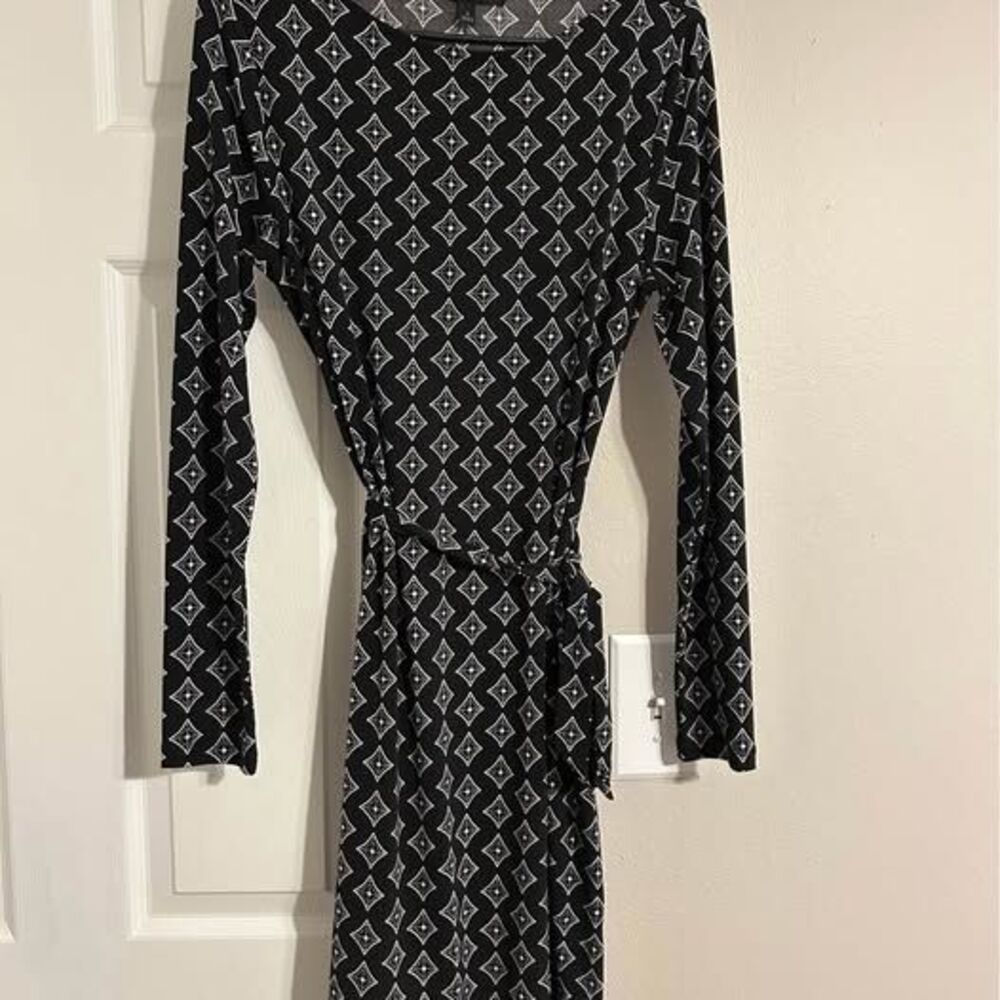 Banana Republic Size S Black and White Geometric Print Long Sleeve Wrap Dress
